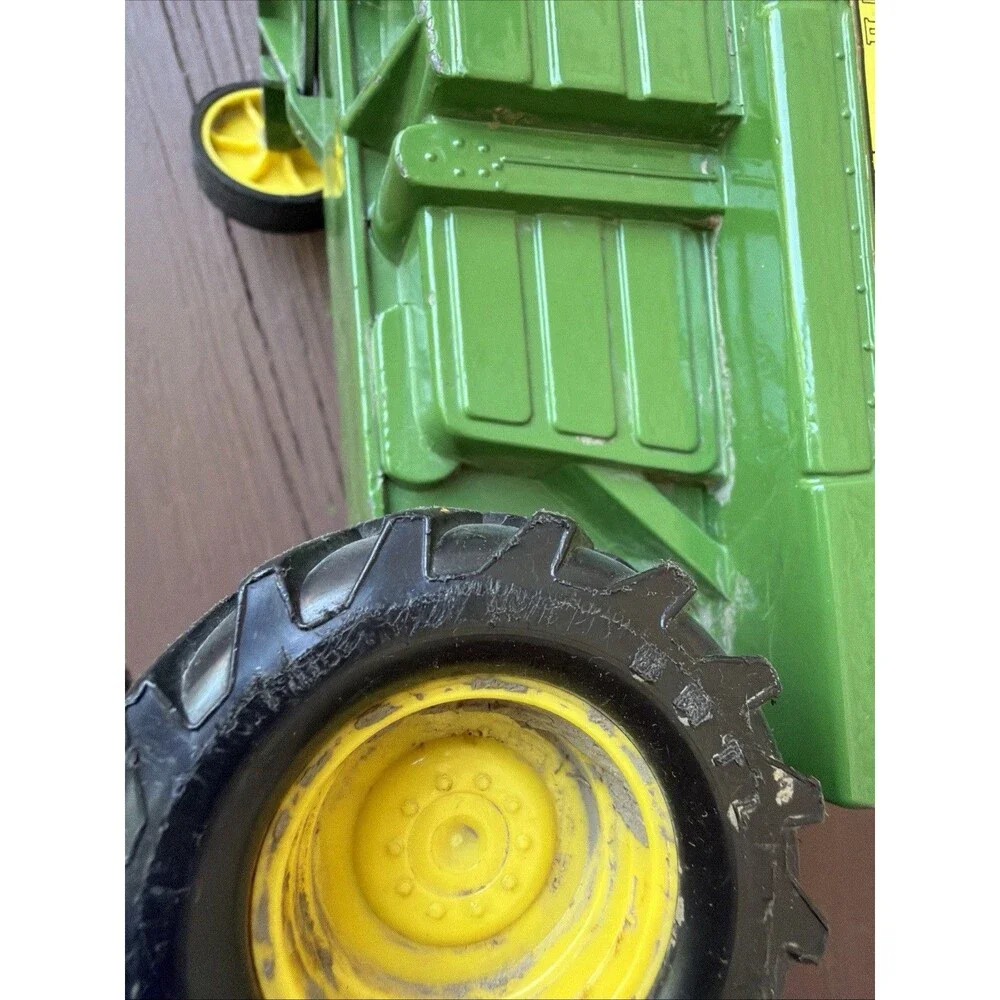 Vintage ERTL 1/24 John Deere Titan II Combine ~ Corn & Grain Heads